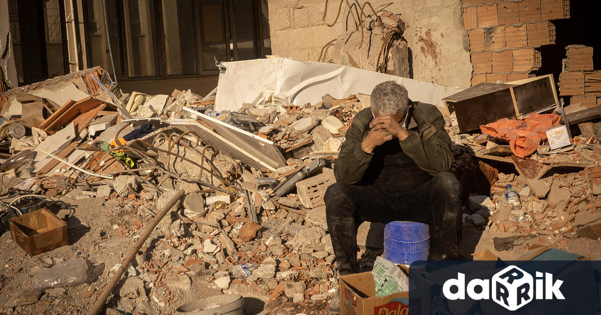 Спасителните екипи в Южна Турция казват че все още чуват