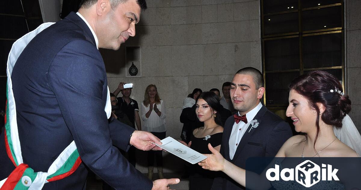 7 двойки ще сключат граждански брак днес в Хасково. По
