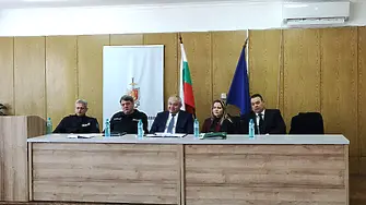 Министър Демерджиев поздрави полицаи в Пазарджик за постигнатите резултати