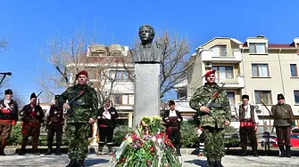 С факелно шествие, панихида и поднасяне на цветя отбелязват в Сливен 150-та годишнина от гибелта на Левски
