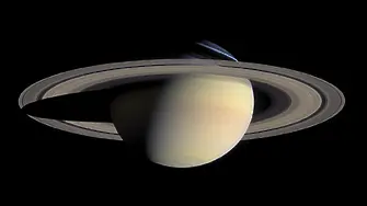 Хъбъл засне мистериозни „спирали“, плъзгащи се по пръстените на Сатурн (видео)