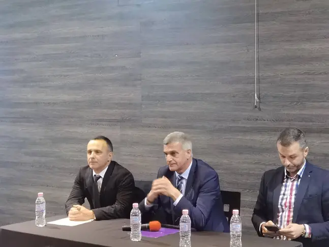 С. Янев: Решението на политическата криза е в диалога