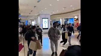 Масова паника в парижки мол заради фалшива тревога за терористична атака (видео)
