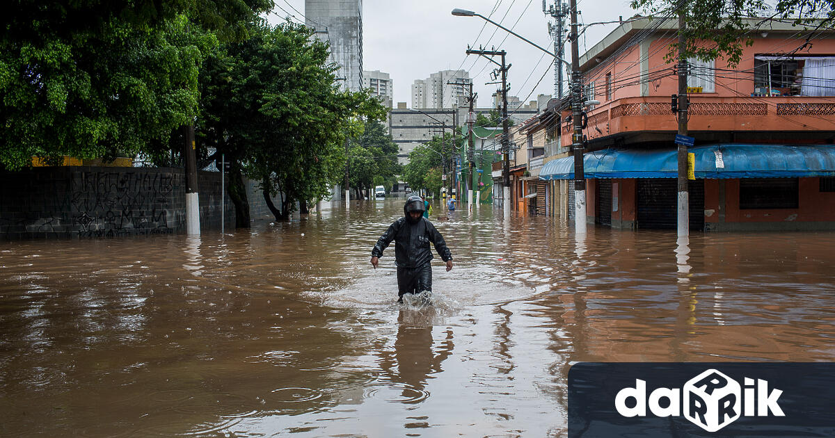 Наводнения и свлачища предизвикани от проливните дъждове в Бразилия отнеха