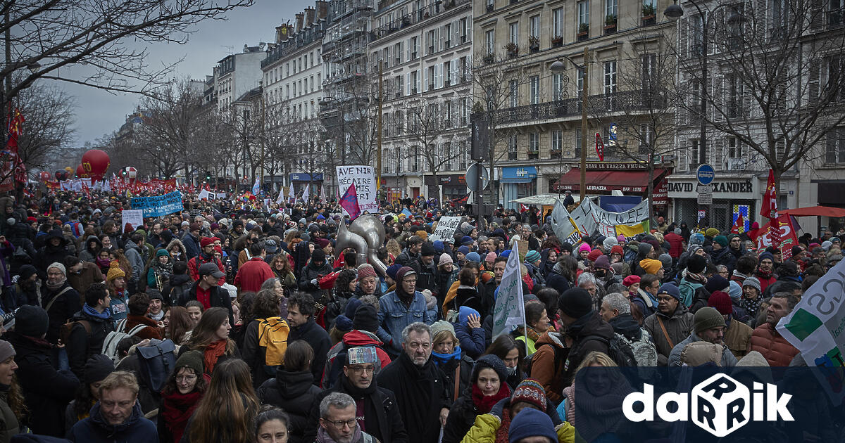 Французите излязоха на протест за пети път срещу пенсионната реформа