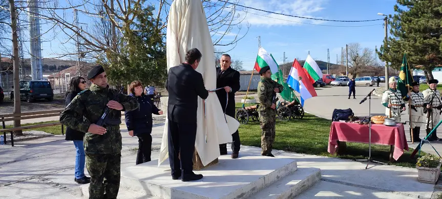 Само за 6 месеца изградиха памeтник на Левски в Кермен