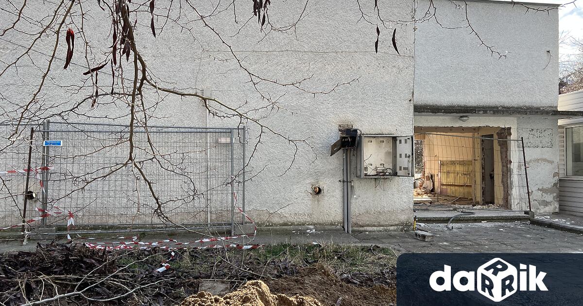 Детският отдел на бибилиотеката в Кюстендил се събаря в момента