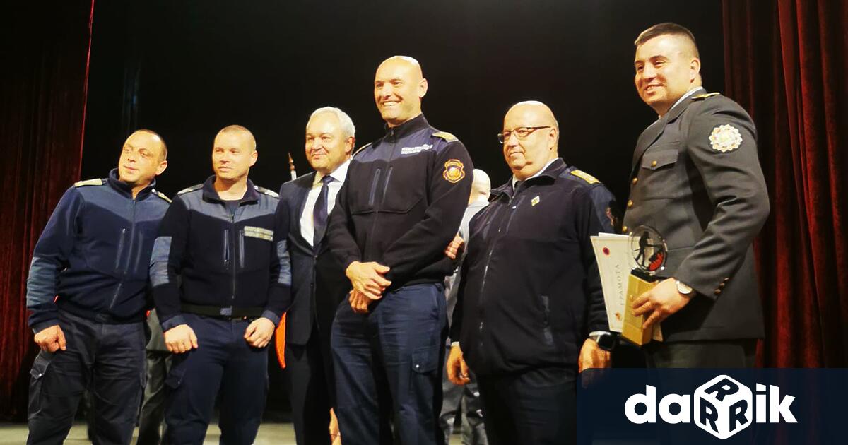 Петима пловдивски пожарникариполучиха отличияв престижния национален конкурс Пожарникар на 2022