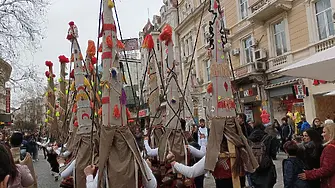 Грандиозно шествие на известните кукери от Раковски премина по Главната улица на Пловдив (снимки)