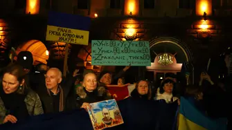 С викове „Тук не е Москва“ започна шествието в подкрепа на Украйна в София (видео и снимки)
