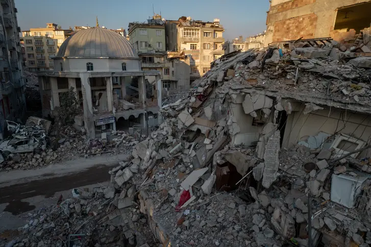 Над 200 души са арестувани в Турция за некачествено строителство, довело до хиляди жертви