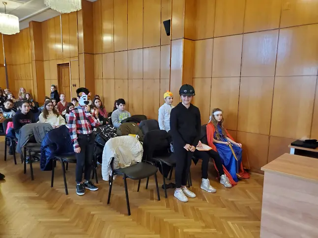 Dura lex, sed lex: Четвъртокласниците от "П.Р. Славейков" навлязоха в тънкостите на правото 