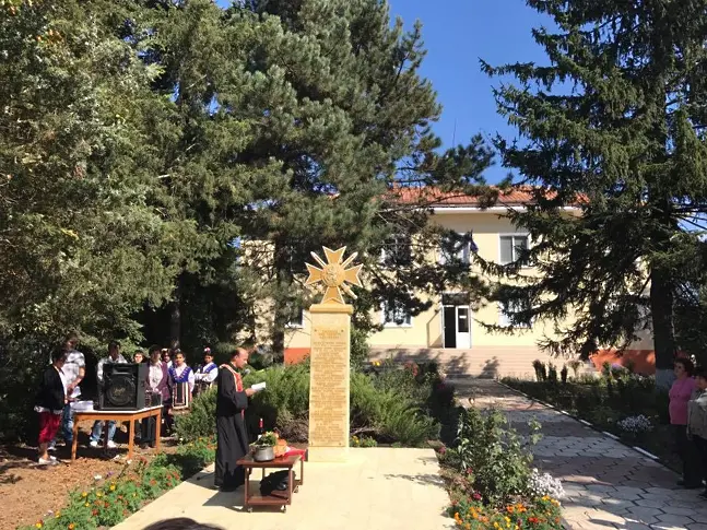 Паметта на загиналите за Освобождението на България почитат в община Добричка