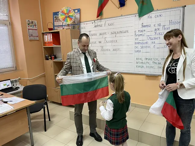 Над 600 първокласници от Враца получиха българското знаме