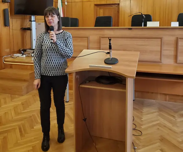 Dura lex, sed lex: Четвъртокласниците от "П.Р. Славейков" навлязоха в тънкостите на правото 