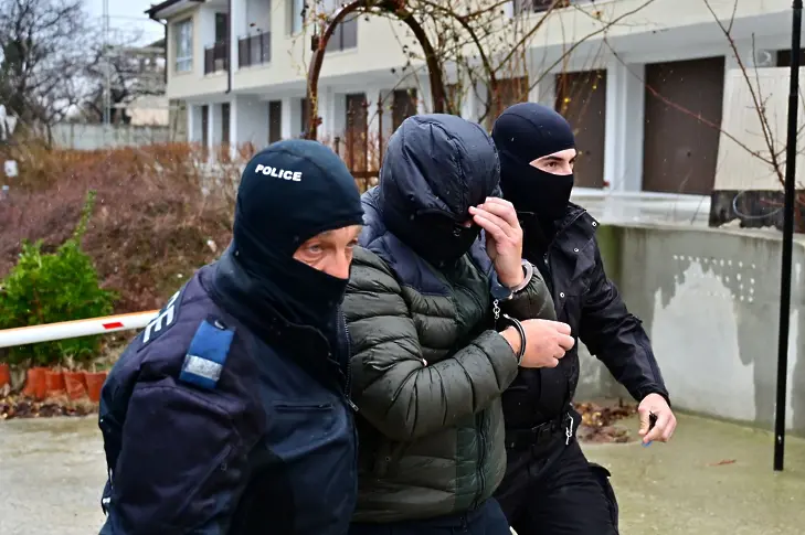 Десетки задържани при акция „Автоджамбази“ във Варна (СНИМКИ)