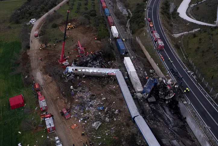 Тридневен траур в Гърция след тежката влакова катастрофа