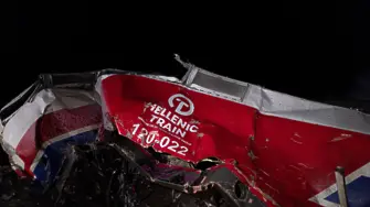 36 станаха жертвите на влаковата катастрофа в Гърция (видео и снимки)