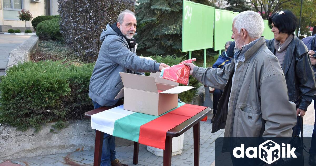 Община Асеновград продължава традицията да предоставя напълно безплатно знамена на
