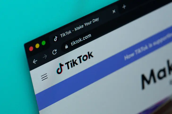 Китай нападна САЩ заради забраната на TikTok за федерални устройства