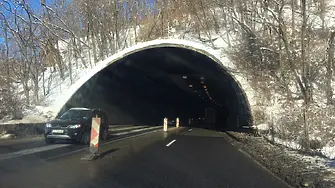Автовоз се запали в тунела „Витиня“, движението е затруднено 