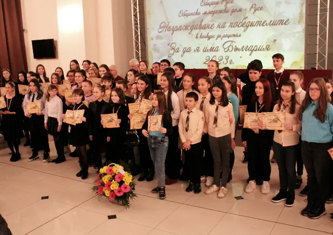 Над 300 деца взеха участие в конкурса рецитал „За да я има България”