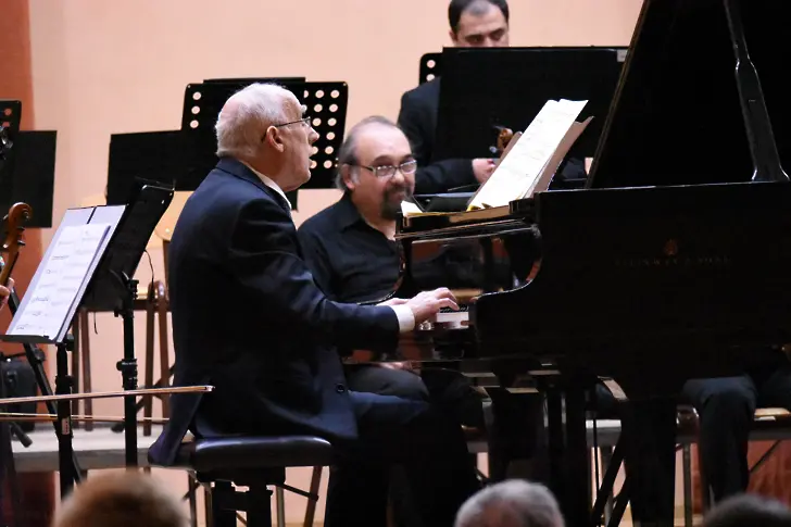 Легендарният пианист Бруно Канино пристига за „Месеца на клавишите в Симфониета-Враца“