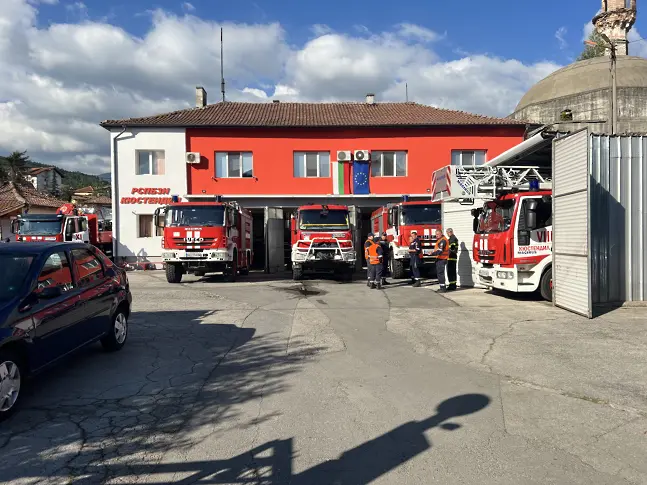 Строителна неизправност предизвика пожар в къща в Сапарево