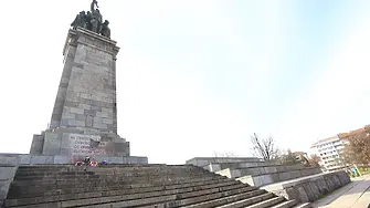Демонтират Паметника на Съветската армия
