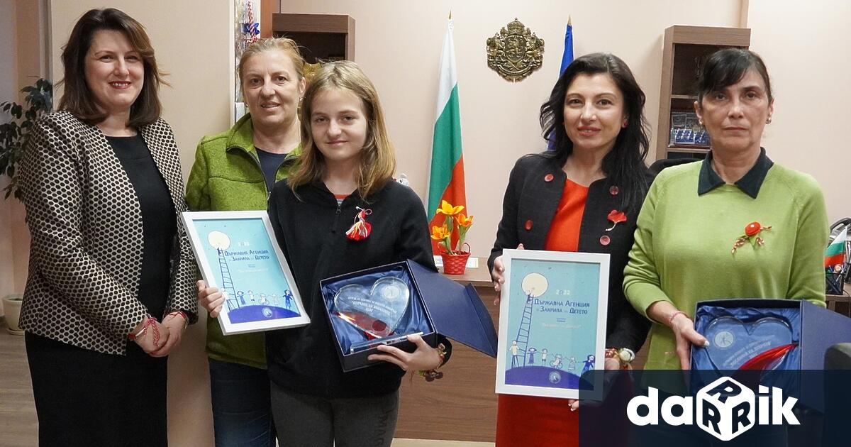 Посланиците на доброто Жанета Кирчева и 10- годишната Матеа Рачкова