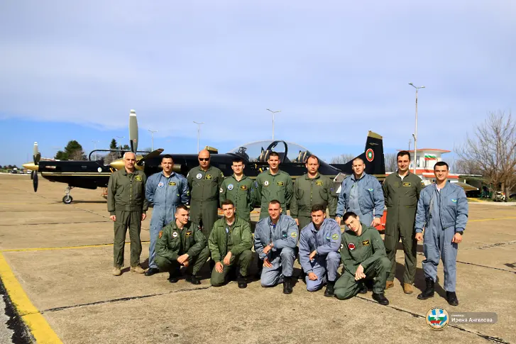 В 12-та Авиационна база започна летателният стаж на курсантите - летци Випуск 2023/СНИМКИ/