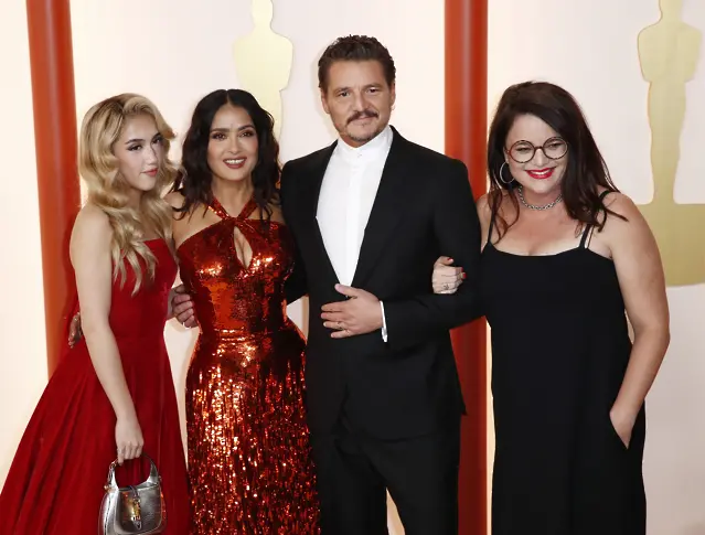 Валентина Палома Пино, Салма Хайек, Педро Паскал и Хавиера Балмаседа пристигат за 95-ата церемония по връчване на наградите "Оскар" в театър "Долби" в Холивуд