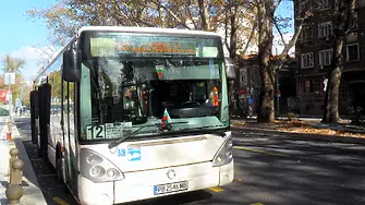 Поредно посегателство върху автобус в Пловдив - този път с бутилка
