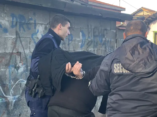17 задържани в спецакция в Бургас 