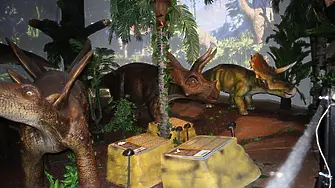 9 аниматроник модела и мултимедийни стени в обновената зала „Динозаври“