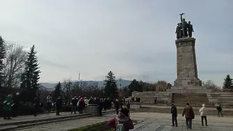 Трайков по Дарик: Не може в центъра на София да има 45-метрова статуя, която да падне на главата на някого