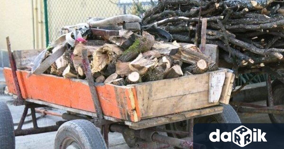 Пет кубика немаркирани дърва за които стопанинът не е представил