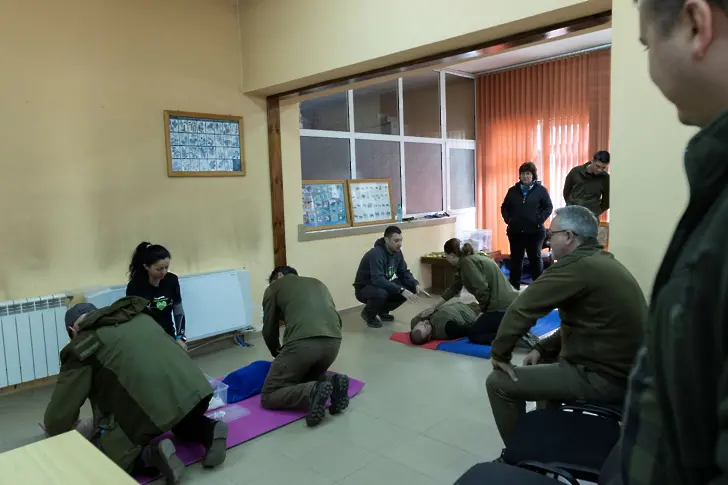 Над 90 служители на ЮЦДП-Смолян се включиха в обучения за оказване на първа долекарска помощ в горите