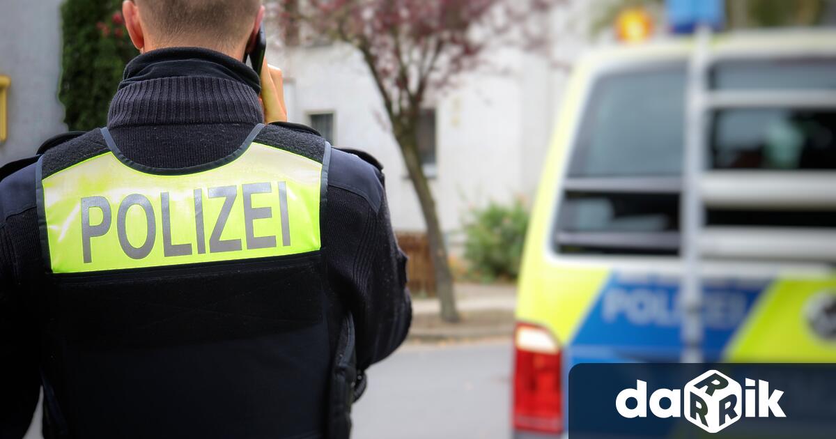 Полицията в Германия провежда операция на мястото на предполагаемо вземане