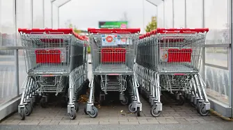 БАБХ откри редица стоки с изтекъл срок на годност в софийски хипермаркет 