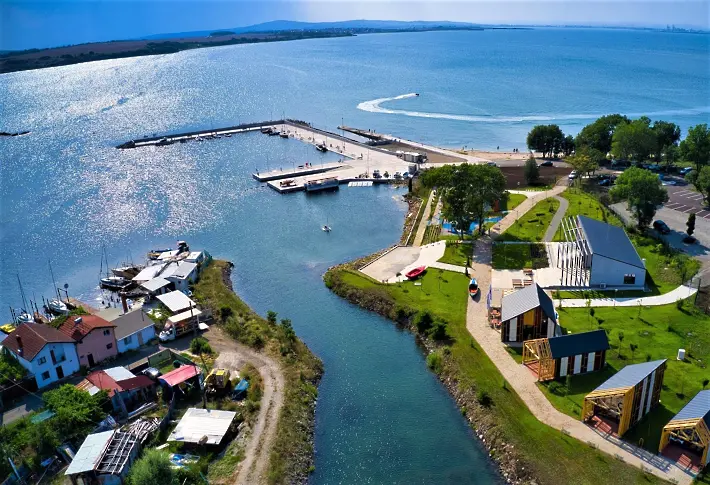 Рибарите със забрана за улов с мрежи до 2 км от брега