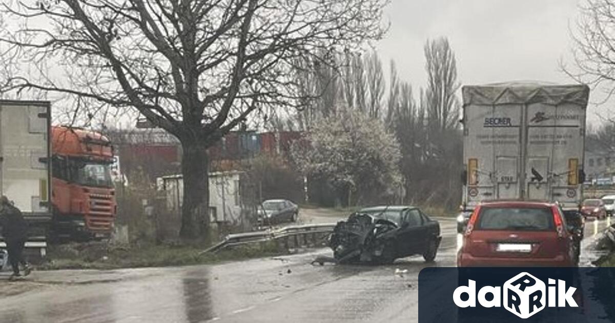 Няколко катастрофи станаха край Варна в дъждовното утро Единият пътен