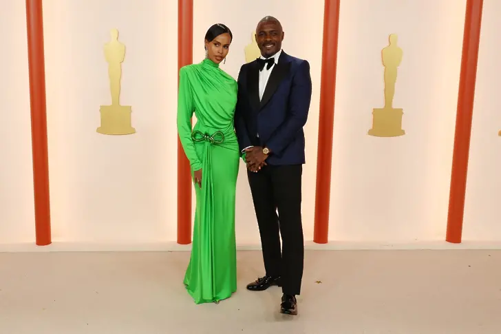 Сабрина Доуре Елба, заснета заедно със съпруга си Идрис Елба, привлече вниманието в яркозелена драпирана рокля от Стела Маккартни
