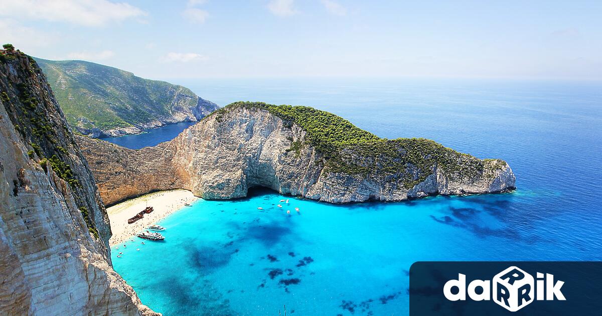 Властите на йонийския остров Закинтос решиха плажът Навагио популярна туристическа
