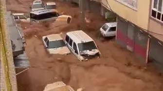 След земетресенията: Внезапни наводнения в Турция взеха жертви (видео)