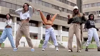 „Танцът като протест“: Момичета в Иран бяха задържани, след като танцували на улицата (видео и снимки)