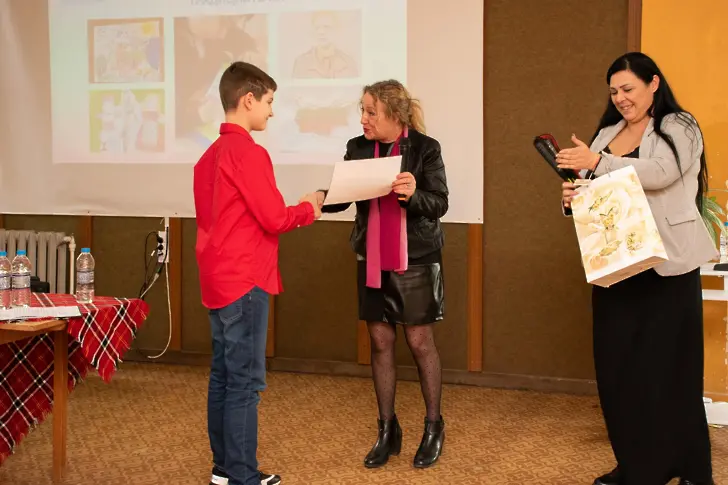 Наградиха 104 таланливи деца със специални потребности в патриотичен конкурс 