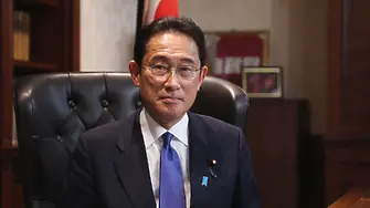 Японският премиер пристигна на изненадваща визита в Киев