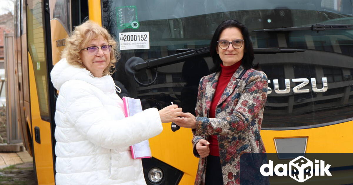 Нов училищен автобус получи Община Левски от Министерството на образованието