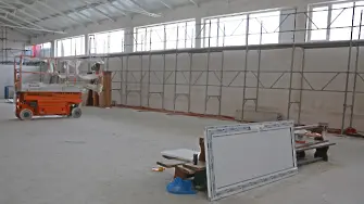 Напредва ремонтът на залата за борба в СК „Простор“